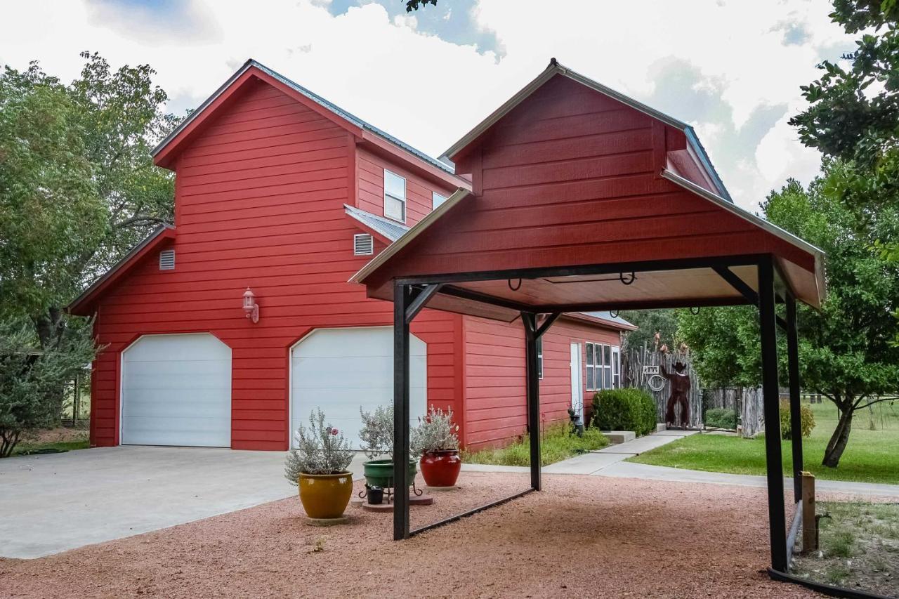 Ark Bunkhouse Fredericksburg Hideaway With Hot Tub Exterior foto
