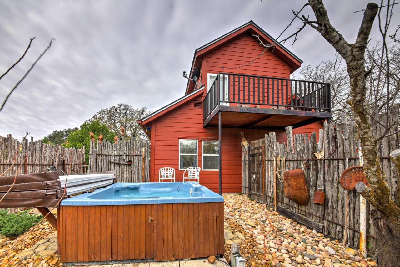 Ark Bunkhouse Fredericksburg Hideaway With Hot Tub Exterior foto