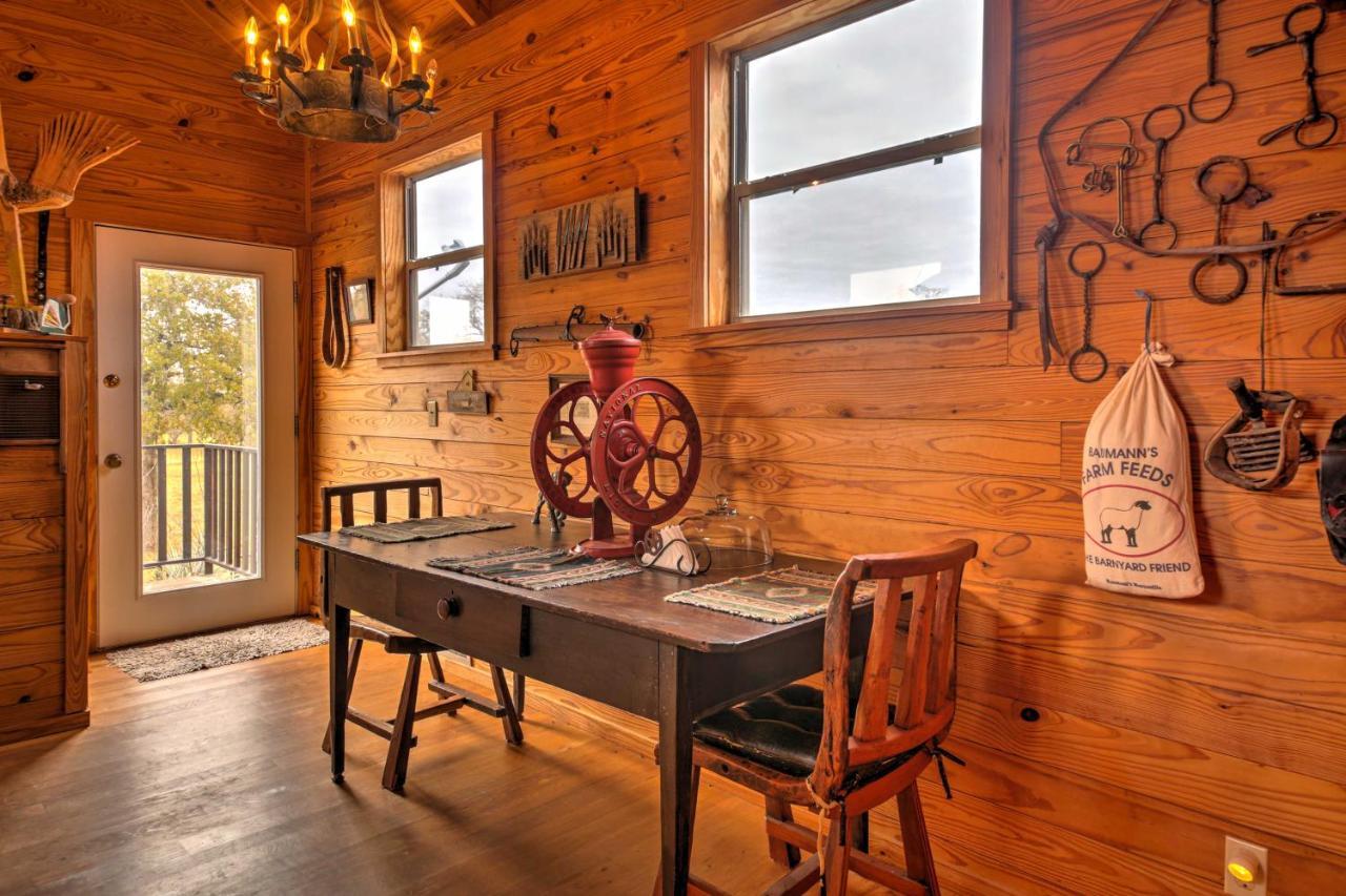 Ark Bunkhouse Fredericksburg Hideaway With Hot Tub Exterior foto