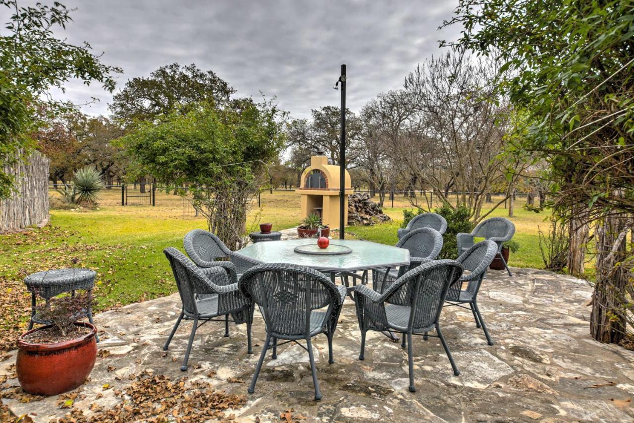 Ark Bunkhouse Fredericksburg Hideaway With Hot Tub Exterior foto