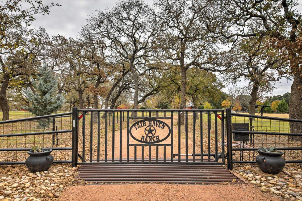 Ark Bunkhouse Fredericksburg Hideaway With Hot Tub Exterior foto