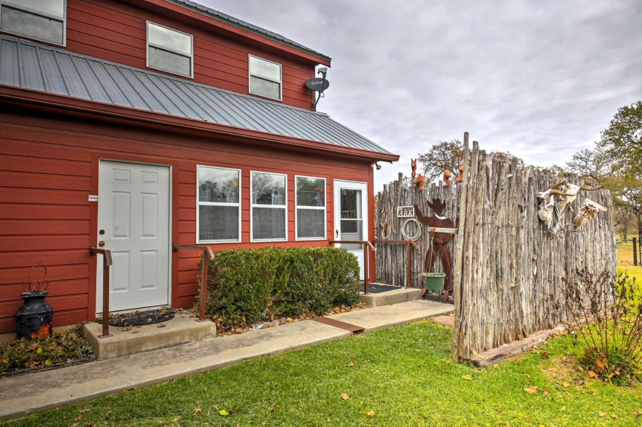 Ark Bunkhouse Fredericksburg Hideaway With Hot Tub Exterior foto