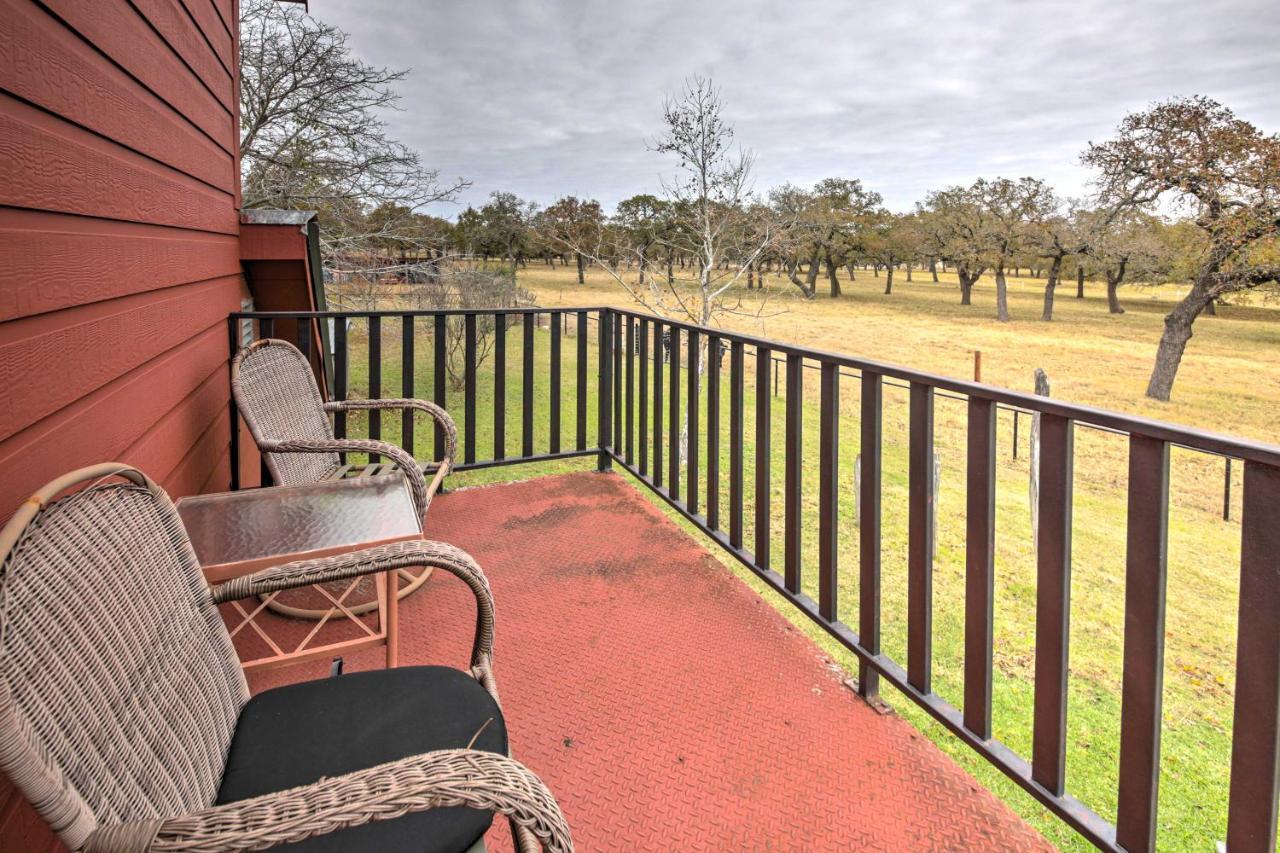 Ark Bunkhouse Fredericksburg Hideaway With Hot Tub Exterior foto