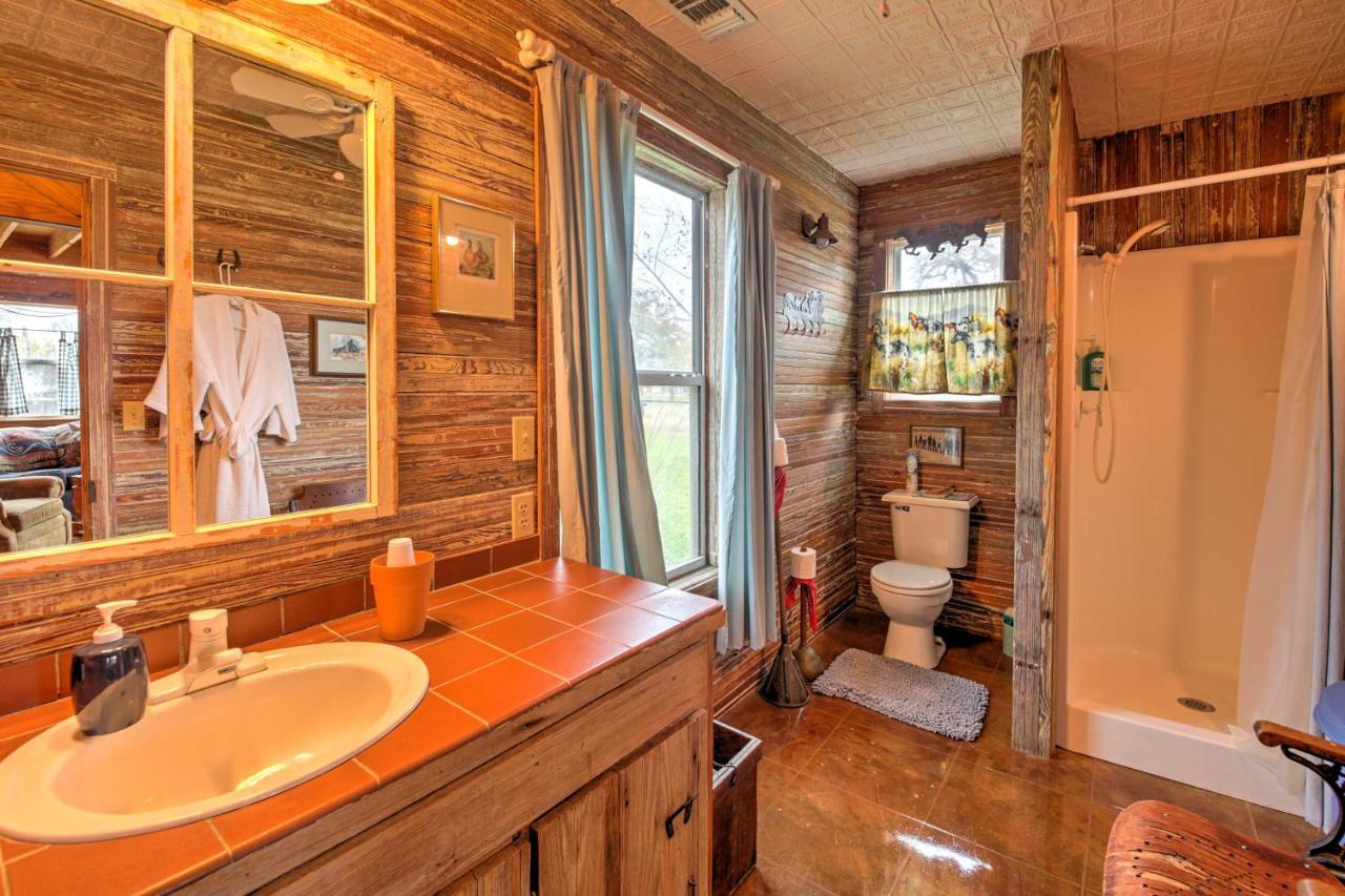 Ark Bunkhouse Fredericksburg Hideaway With Hot Tub Exterior foto