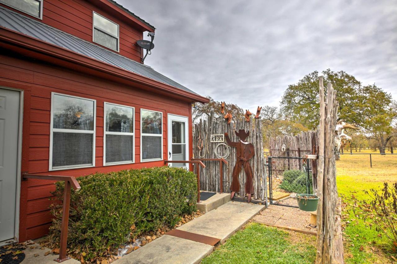Ark Bunkhouse Fredericksburg Hideaway With Hot Tub Exterior foto