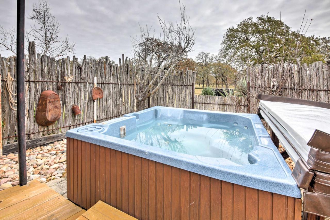 Ark Bunkhouse Fredericksburg Hideaway With Hot Tub Exterior foto